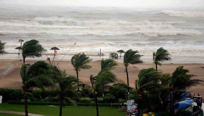 Cyclone Hudhud death toll mounts to 21 in Andhra Pradesh; PM to visit Visakhapatnam Tuesday 