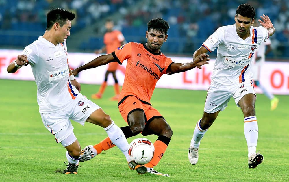 Delhi Dynamos Francisco Fernandez (C) in action during the ISL 2014 match against FC Pune City at Nehru Stadium in New Delhi.