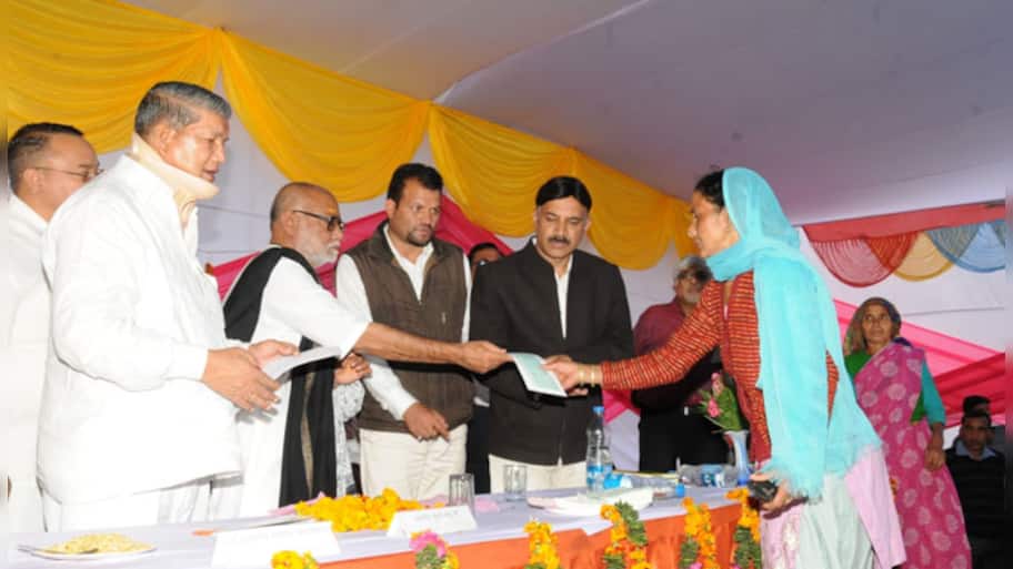 Morari Bapu contributes Rs 10 cr for Uttarakhand relief, Kedarnath temple