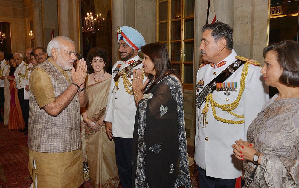 Prime Minister Narendra Modi exchanging greetings with Commanders and their families at a dinner hosted by the President Pranab Mukherjee for Commanders-in-Chief, at Rashtrapati Bhavan in New Delhi.