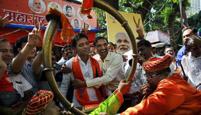 BJP set to rule Maharashtra; NCP offers unconditional support, Sena open for alliance too
