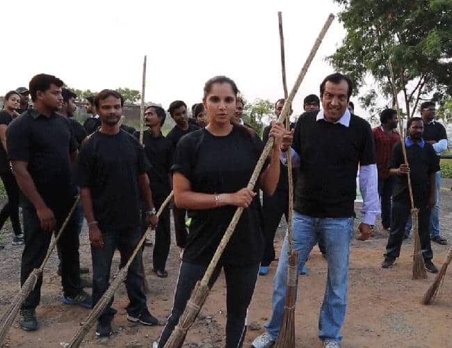 Sania Mirza participating in #SwachhBharat campaign.  -twitter
