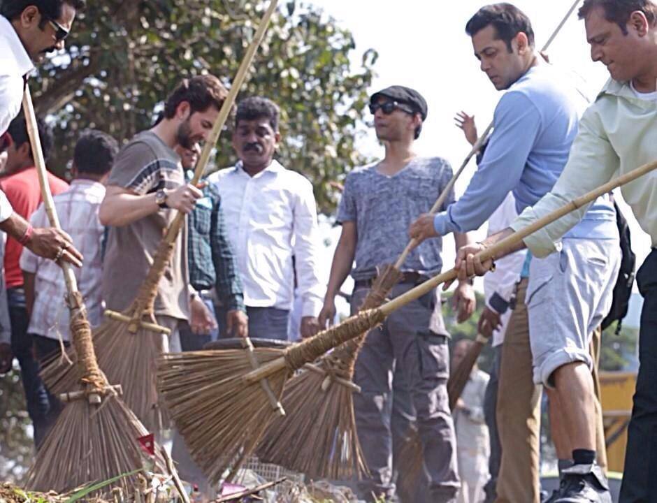 Salman Khan joined #SwachhBharat Abhiyan. -twitter