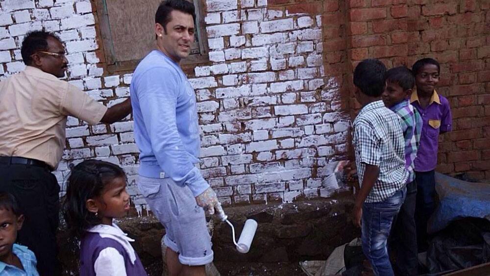 Salman Khan joined #SwachhBharat Abhiyan. -twitter