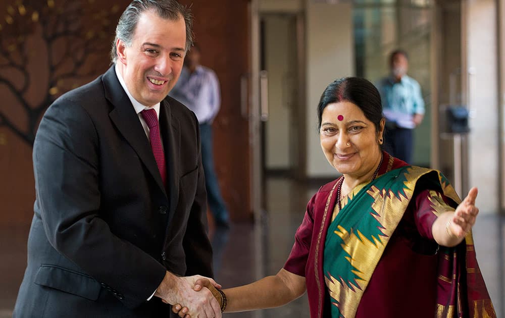 Foreign Minister Sushma Swaraj, shakes hand with Mexican Secretary of Foreign Affairs Jose Antonio Meade Kuribrena in New Delhi.