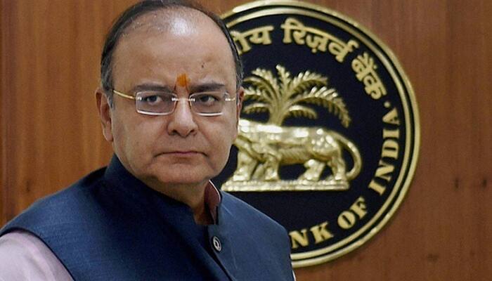 Arun Jaitley hints at UPA minister&#039;s name in black money list