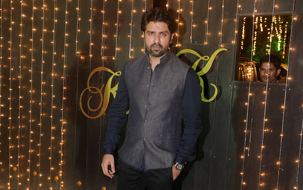 `ALL ALONE: Harman Baweja' at Shilpa Shetty’s Diwali bash in Mumbai. -dna