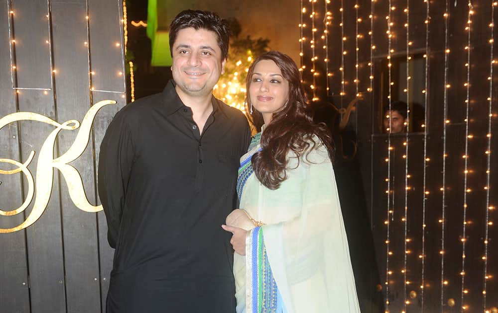 `COUPLE CAPERS: Goldie Behl and Sonali Bendre` at Shilpa Shetty’s Diwali bash in Mumbai. -dna