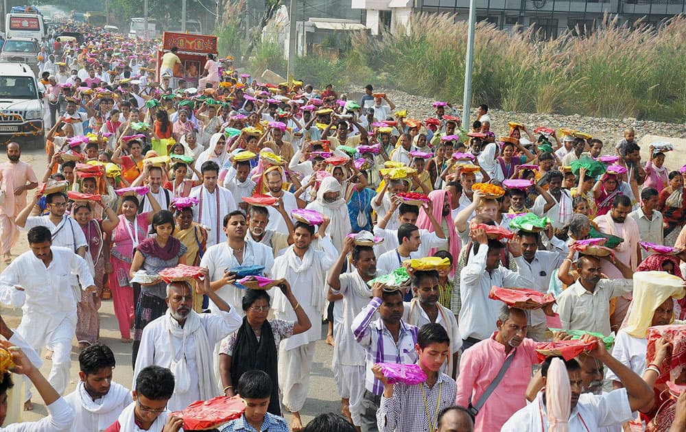 Gaudiya Math devotees carrying sweets, curd, milk & other material to worshp Goverdhan hillock on the occasion of Goverdhan Puja.