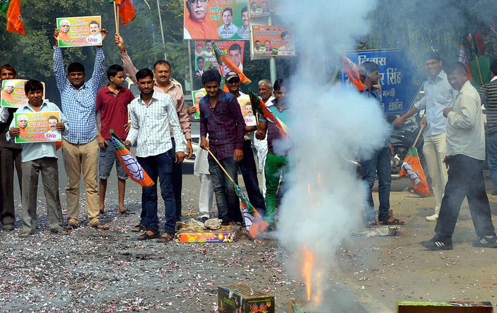 SUPPORTERS OF NEWLY ELECTED MLA FROM BADSHAHPUR RAO NARVEER SINGH BURST CRACKERS AFTER HE TOOK OF THE CABINET MINISTER IN STATE GOVT. IN GURGAON.