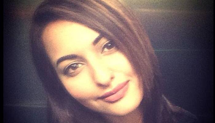 Sonakshi Sinha dons new look, flaunts short hair | People News | Zee News