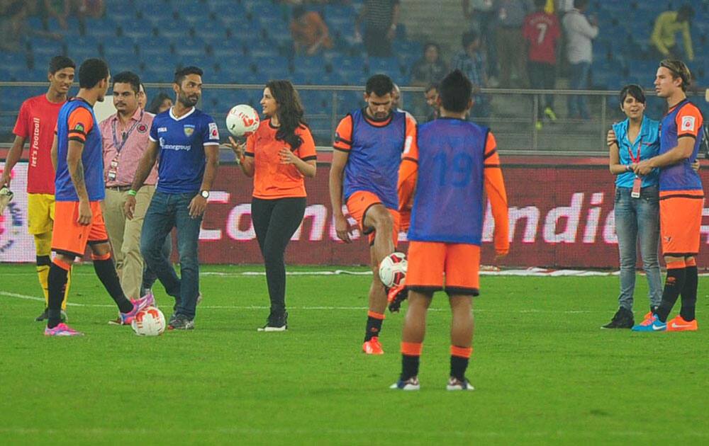 Parineeti Chopra (C) and Dinesh Karthik (4L) during a match between Delhi Dynamos and Chennaiyin FC in Indian Super League (ISL) football match in New Delhi. -dna