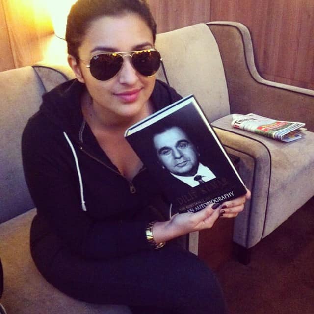 parineeti chopra - Look what i'm reading!! -instagram