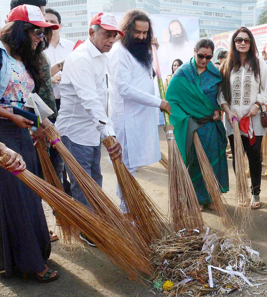  Spiritual Guru Gurmeet Ram Rahim Singh Ji Insan with Poonam Sinha and other followers during a cleanliness drive as a part of Swachh Bharat Abhiyan in Mumbai.