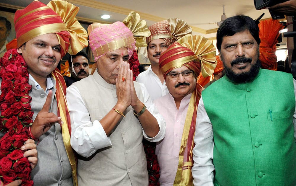  Home Minister Rajnath Singh announced Devendra Fadnavis as the new Maharashtra Chief Minister in Mumbai.