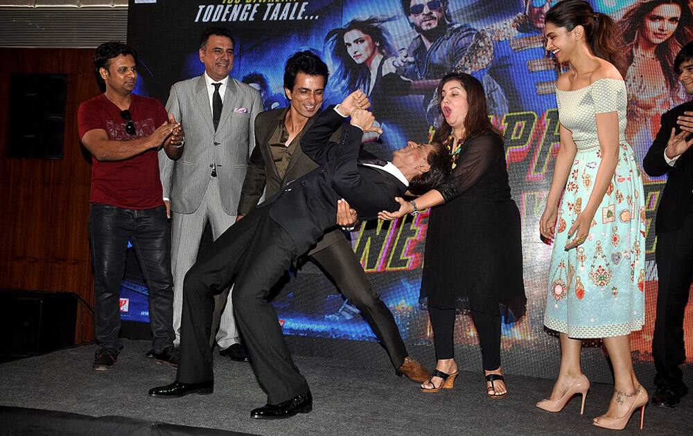 LYRICIST KUMAAR,BOMAN IRANI, SONU SOOD, SRK, FARAH KHAN, DEEPIKA PADUKONE.