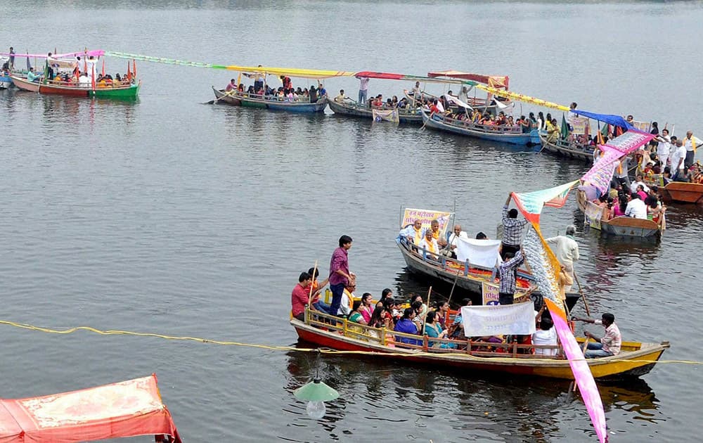 Devotees during Chunari Manorath at Yamuna river, organised on the occasion of Chhath Puja in Mathura.