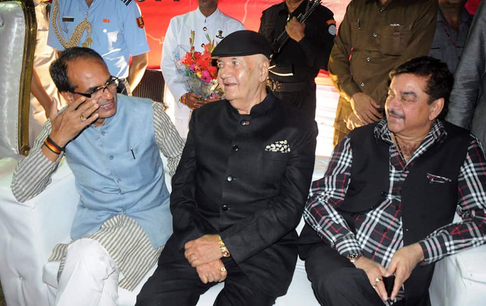 Madhya Pradesh Chief Minister Shivraj Singh Chouhan with Bollywood Stars Prem Chopra and Shatrughan Sinha during a function, in Bhopal.