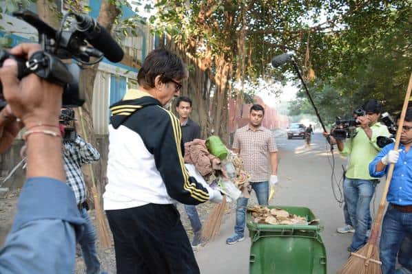 Amitabh Bachchan - The 'Swach Bharat Abhiyaan' .. personalised !! Let every one deserve to be involved .. -twitter
