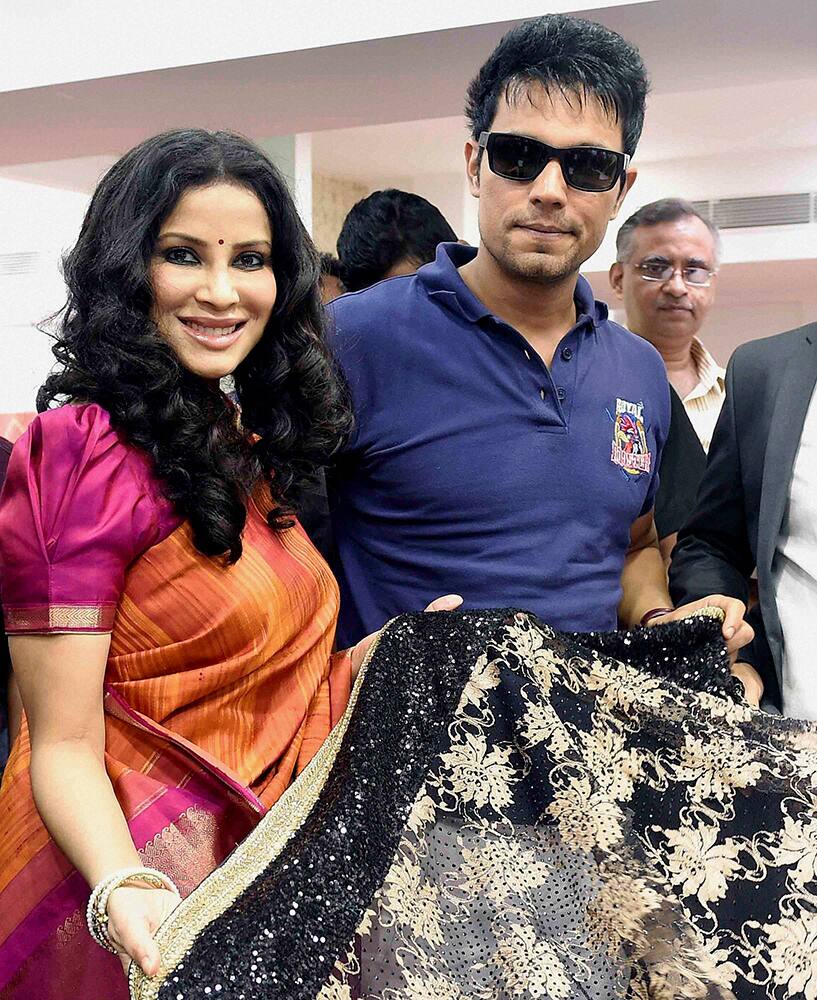 Bollywood actors Randeep Hooda and Nandana Sen during their visit to Kolkata.