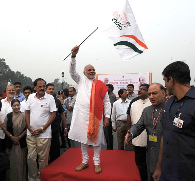 Prime Minister, Shri Narendra Modi flagging off Run for Unity, at the Rajpath on the occasion of Rashtriya Ekta Diwas Celebrations, in New Delhi.  Pic Courtesy: http://pib.nic.in/