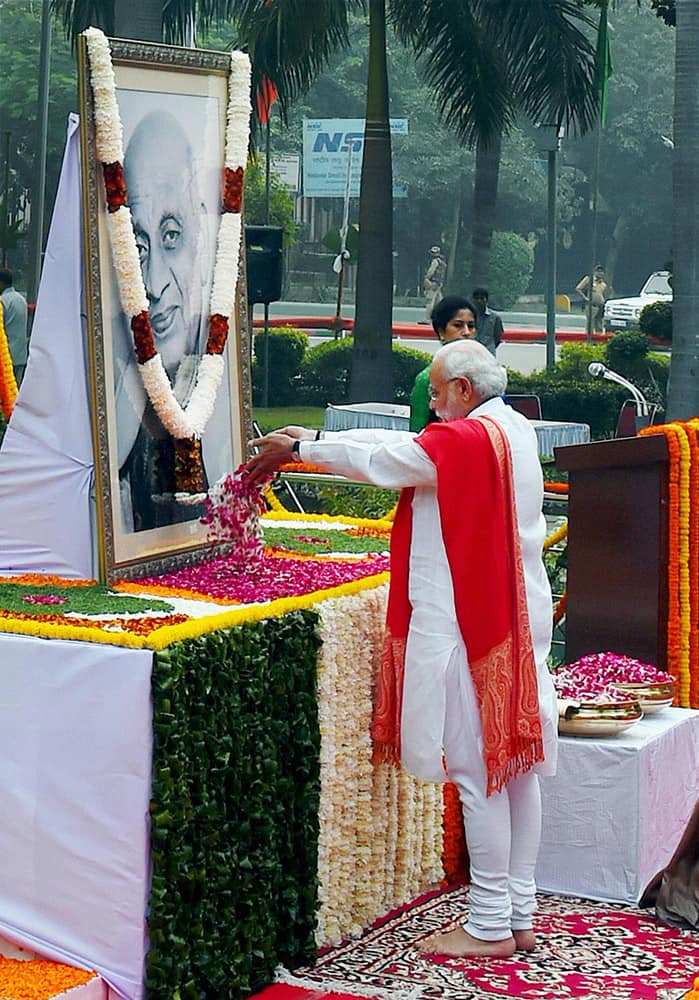 Prime Minister Narendra Modi paying tribute to Sardar Vallabhbhai Patel on the occasion of his birth anniversary at Patel Chowk in New Delhi.