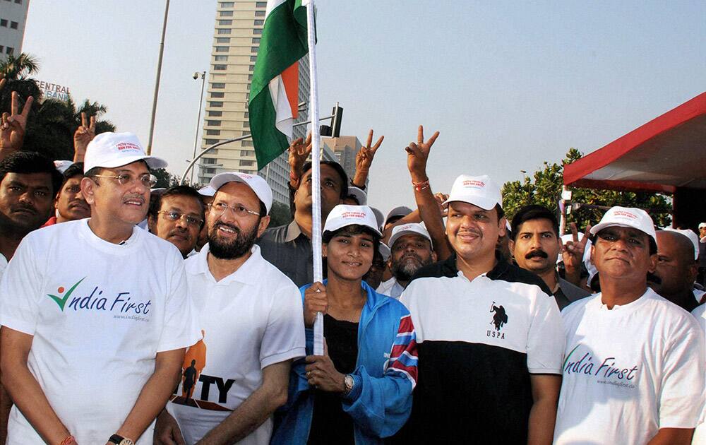 Union Ministers Raosaheb Dadarao Patil Danve, Prakasha Javadekar, Piyush Goyal and Maharashtra CM-designate Devendra Fadanvis during the Run For Unity event at Marine Drive on Sardar Vallabhbhai Patels birth anniversary in Mumbai.