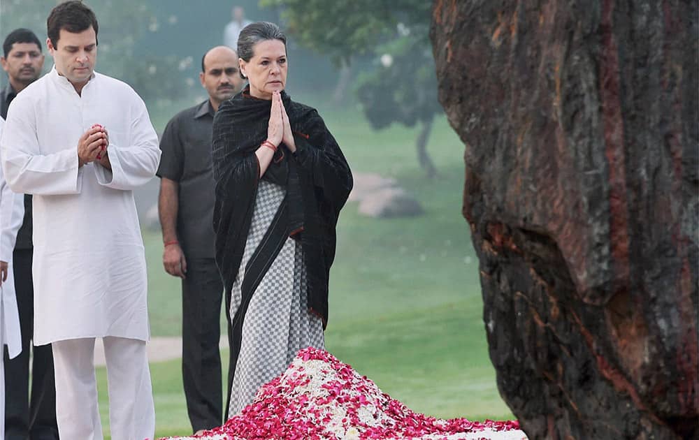 Congress President Sonia Gandhi and Rahul Gandhi paying tribute to former Prime Minister Indira Gandhi on her 30th Death Anniversary at Shakti Sthal.