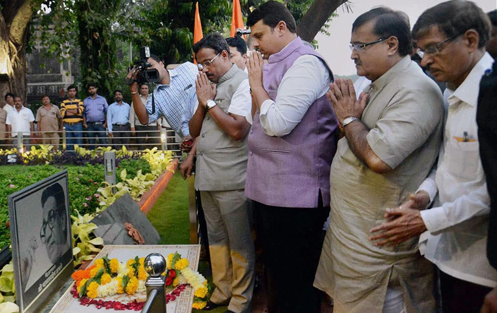 Maharashtra Chief Minister Devendra Fadnavis along with his Cabinet ministers pays tribute to the late Balasaheb Thackeray at Shivtirth in Mumbai.