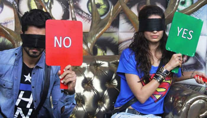 &#039;Bigg Boss 8&#039;: Karishma Tanna prefers make-up over Sushant!