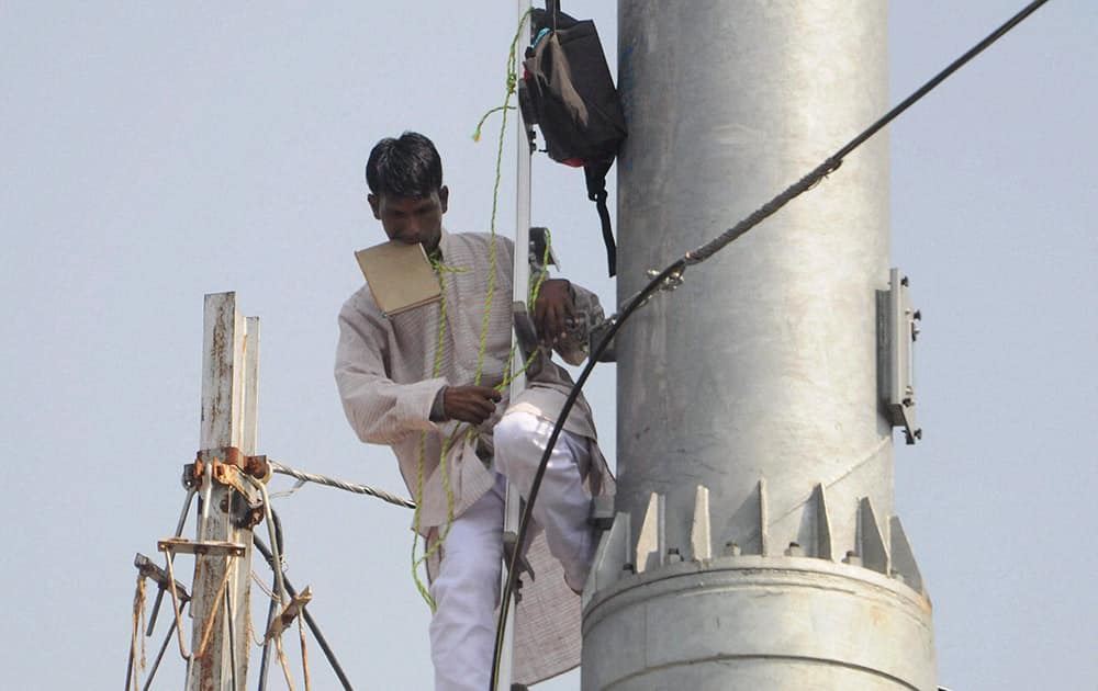 A man climbed up a tower with the intention of committing suicide against the alleged harrassment by Municipal Corporation in Bhopal.