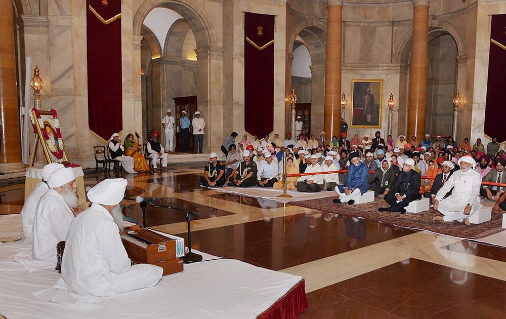 President Pranab Mukherjee during Gurbani Recital on the Occasion of the Guru Nanak Dev Jayanti at the Rashtrapati Bhavan.