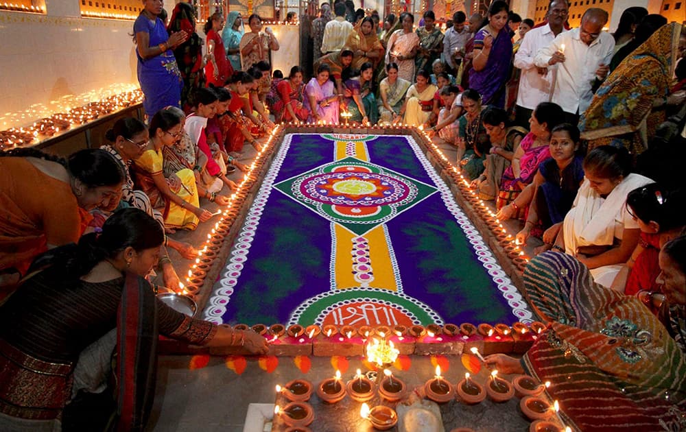 People light lamps at Shiv Temple on the occasion of Tripurari Poornima in Thane, Mumbai.