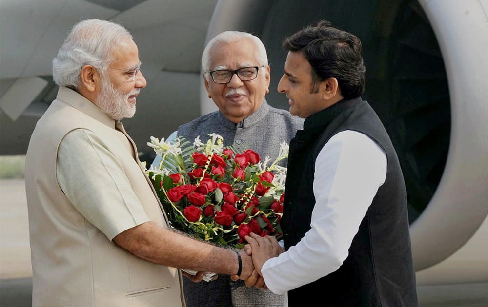 Prime Minister Narendra Modi greets Uttar Pradesh Chief Minister Akhilesh Yadav and Governor Ram Naik upon on his arrival in Varanasi.