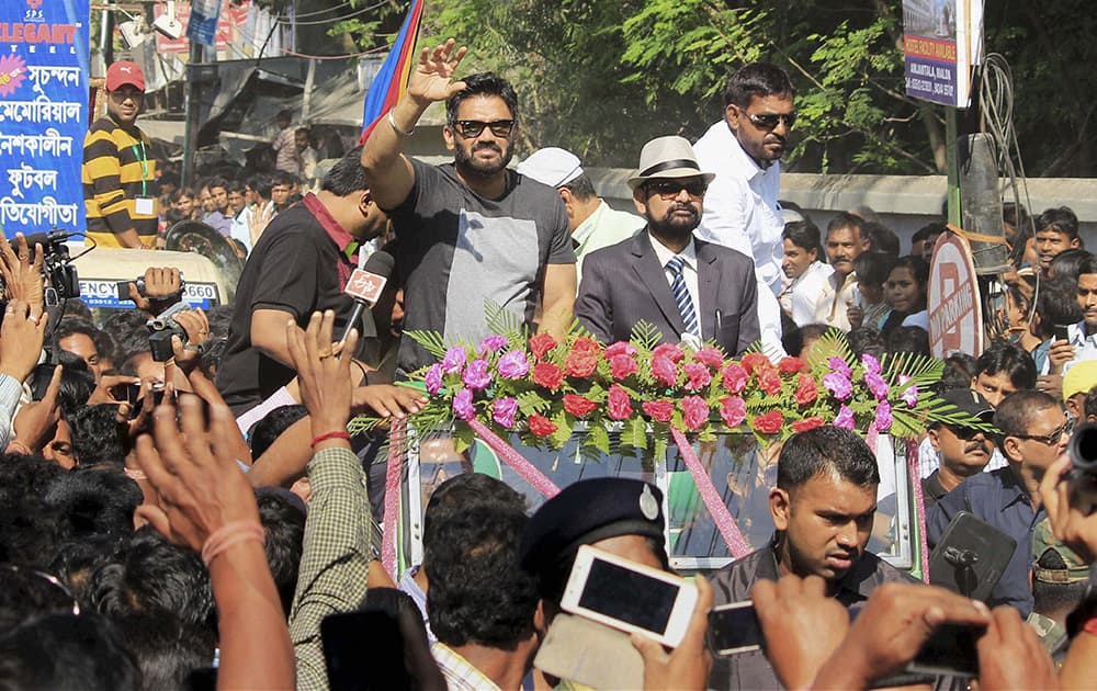 Suniel Shetty with West Bengal food processing and Horticulture minister Krishnendu Narayan Chowdhury (R) participates in a road show during a football tournament organized in Malda, West Bengal.