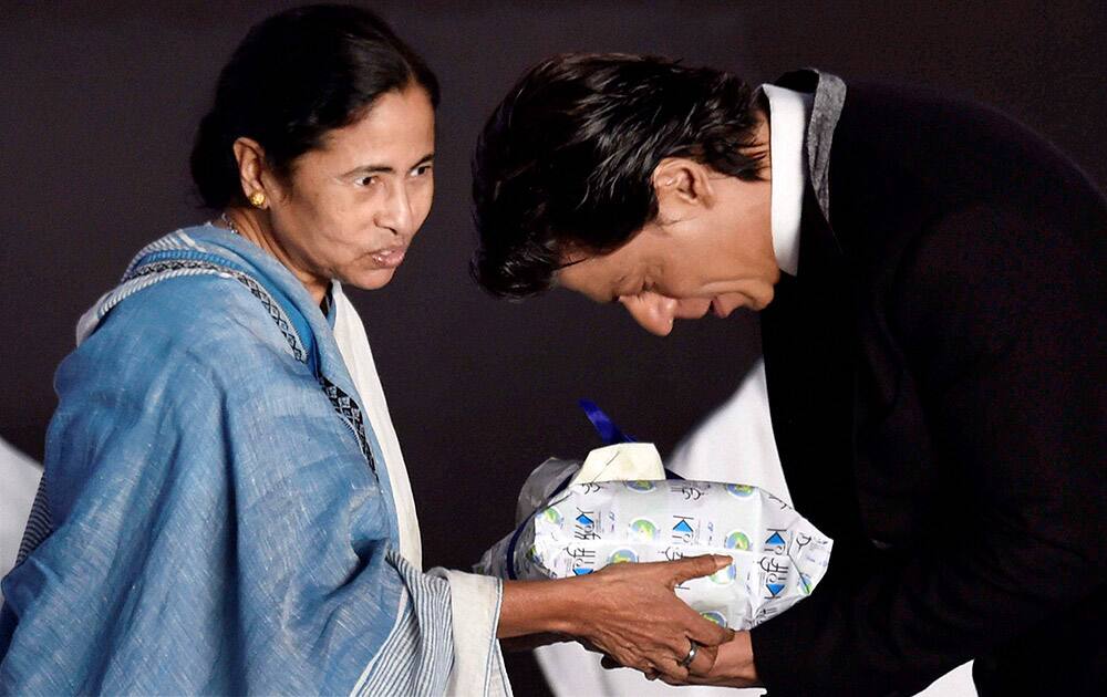 West Bengal Chief Minister Mamata Banerjee and Shahrukh Khan during the inauguration of 20th Kolkata International Film Festival in Kolkata.