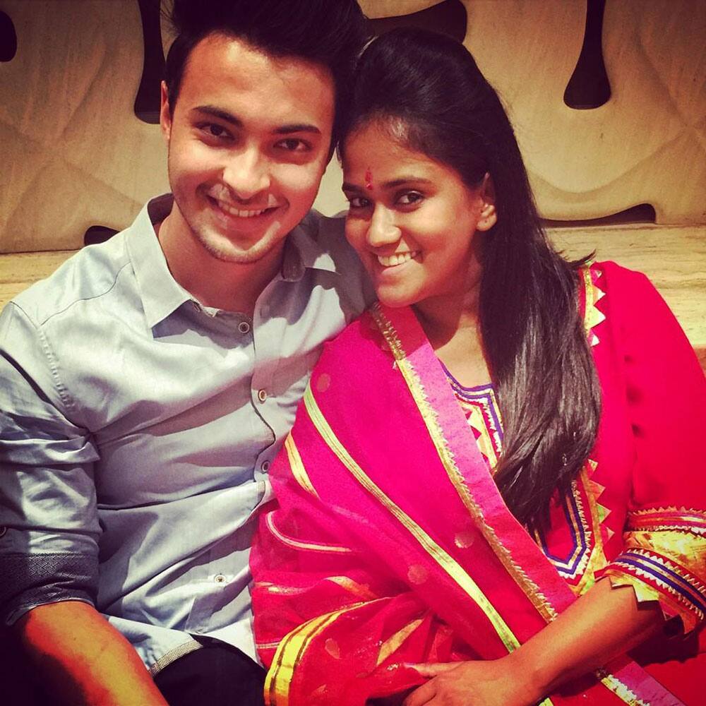 Arpita S Khan -: Karvachauth hubby time ! @aaysharma  -pic courtesy -twitter