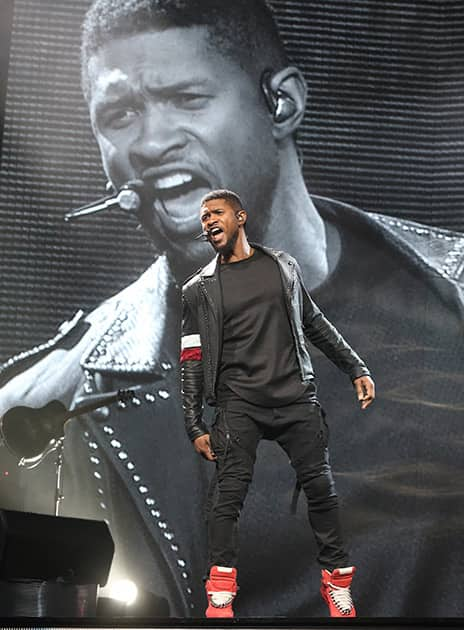 Usher performs in concert during his ‘UR Experience Tour 2014’ at the Wells Fargo Center, in Philadelphia.