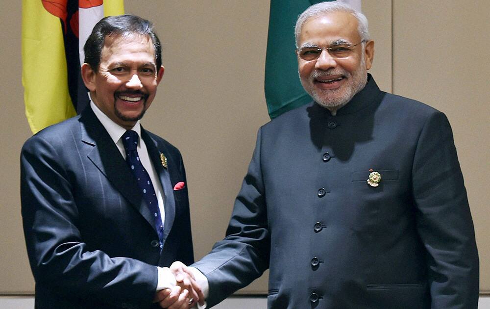 Prime Minister Narendra Modi shakes hands with Sultan of Brunei, Hassanal Bolkiah during a meeting at Nay Pyi Taw in Myanmar.