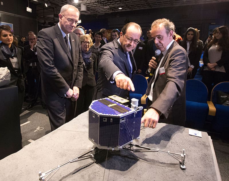 French Education Minister Najat Vallaud-Belkacem, French National Centre for Space Studies (CNES) president Jean-Yves Le Gall, French President Francois Hollande with French astrophysicist Francis Rocard look at a model of Rosetta lander Philae as they visit the Cite des Sciences at La Villette during a broadcast of the Rosetta mission as it orbits around comet 67/P Churyumov-Gersimenko in Paris.