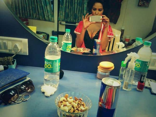 Poonam Pandey -: The Secret Behind My Energy on Sets #InstaEnergy  :) Whts ur #EnergyBooster ? ;) -twitter