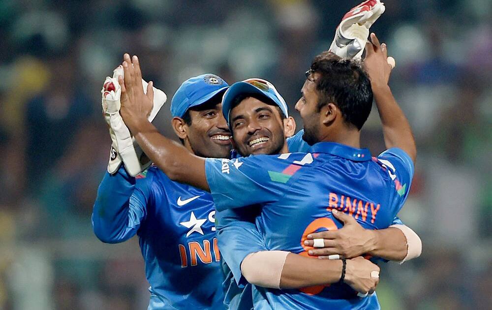 Stuart Binny jubiliates with his teammates after dismissing Sri Lankan batsman D Chandimal during 4th ODI cricket match at Eden Garden in Kolkata.