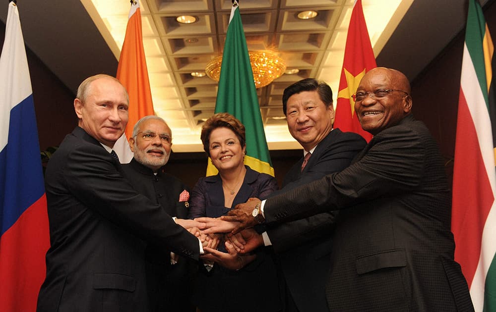 Prime Minister Narendra Modi with Russian President Valdimir Puti, Brazilian President Dilma Rousseff, Chinese President Xi Jinping and South African President Jacob Zuma at an informal BRICS meeting during G 20 Summit in Brisbane, Australia.