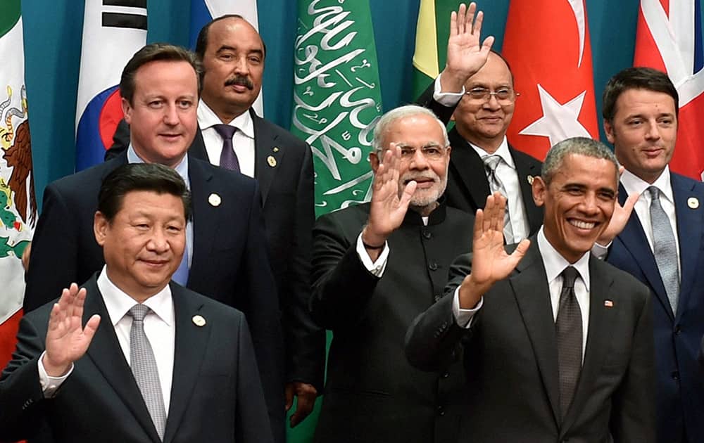 PM Narendra Modi with President of China Xi Jinping, U.S. President Barack Obama, UK Prime Minister David Cameron and other leaders posing for the family photo during the G 20 Summit.