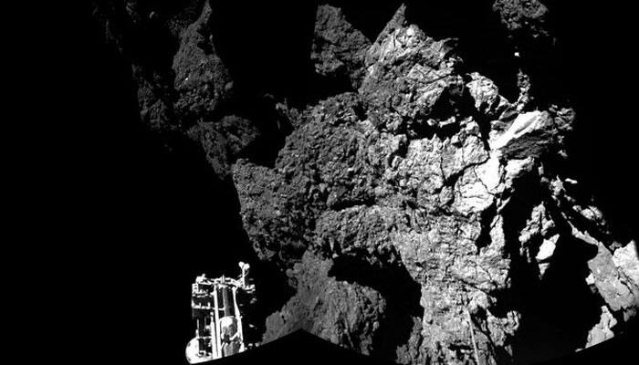 Comet probe sends back science treasure in final hours