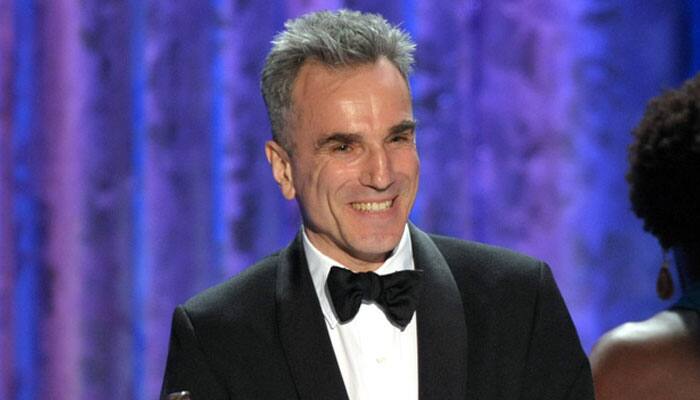 Daniel Day-Lewis receives knighthood