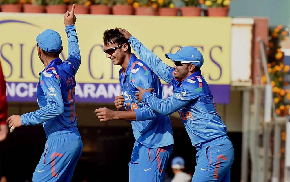 Indian cricketers celebrate the dismissal of a Sri Lankan batsman during 5th ODI cricket match in Ranchi.
