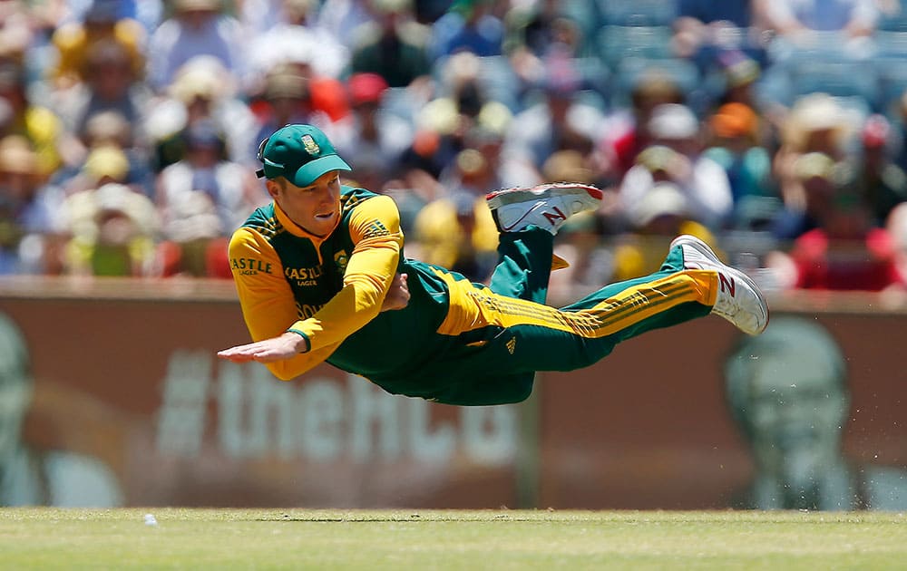 South Africa's David Miller throws the ball at the wicket in an attempted run out during their second one day international cricket match against Australia in Perth, Australia.