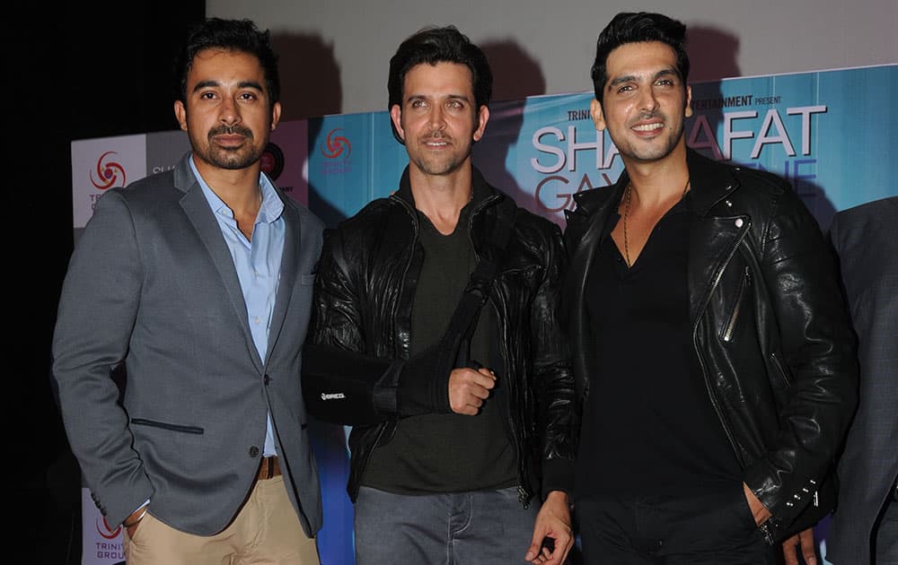 (L-R) Rannvijay Singh, Hrithik Roshan and Zayed Khan at the first look launch of 'Sharafat Gai Tel Lene' in Mumbai. -DNA