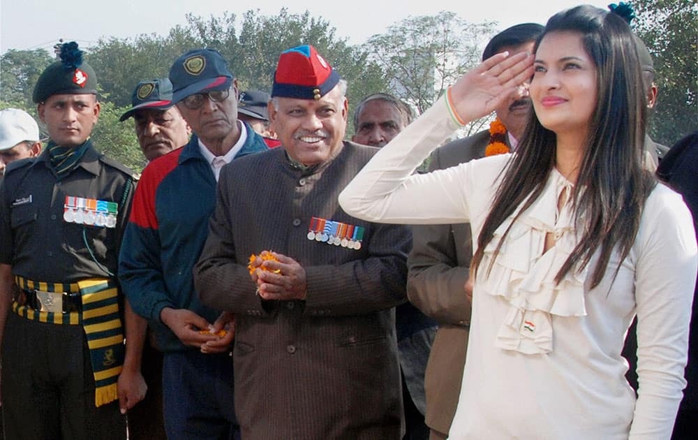 Bollywood actress Sayali Bhagat paying tributes to the martyrs on Rejangla Day in Gurgaon.